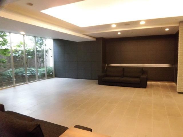 Renovated 2LDK Apartment for Sale in Kochi City, Top Floor - Thumbnail 3