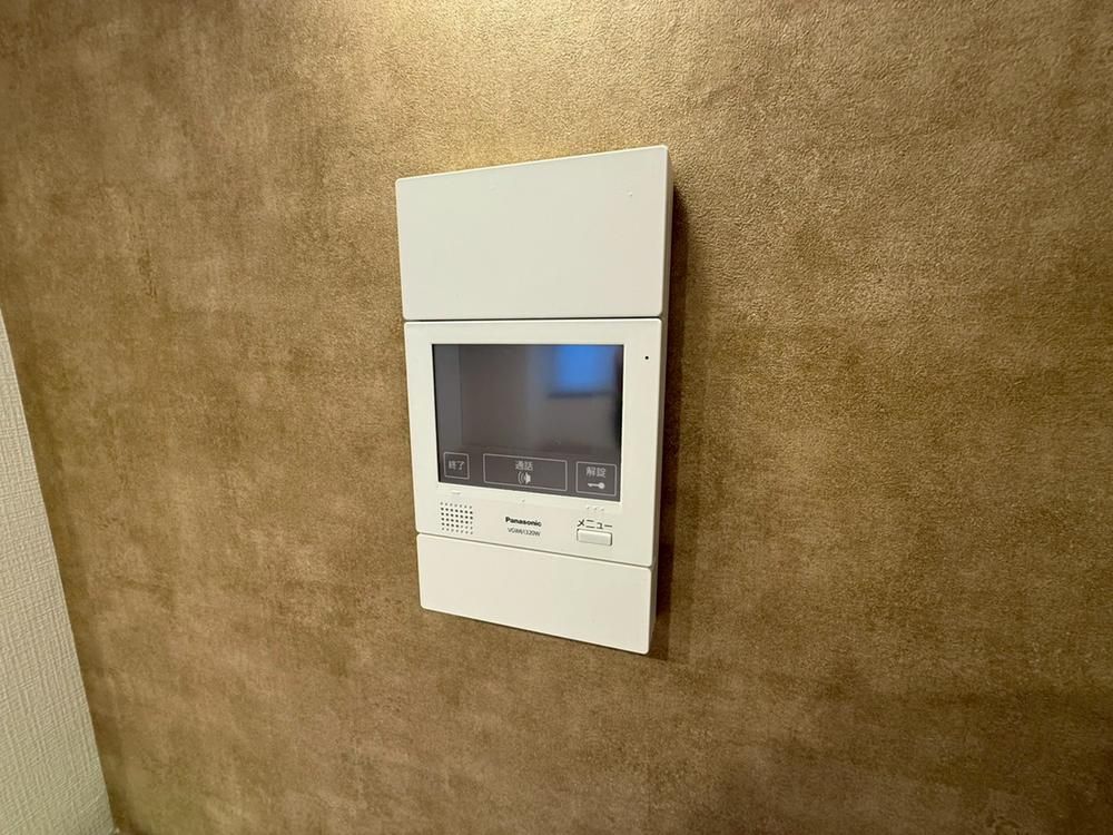 Renovated 4LDK Apartment for Sale in Sapporo's Nishi Ward - Thumbnail 2