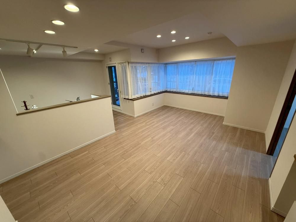 Renovated 4LDK Apartment for Sale in Sapporo's Nishi Ward - Thumbnail 4