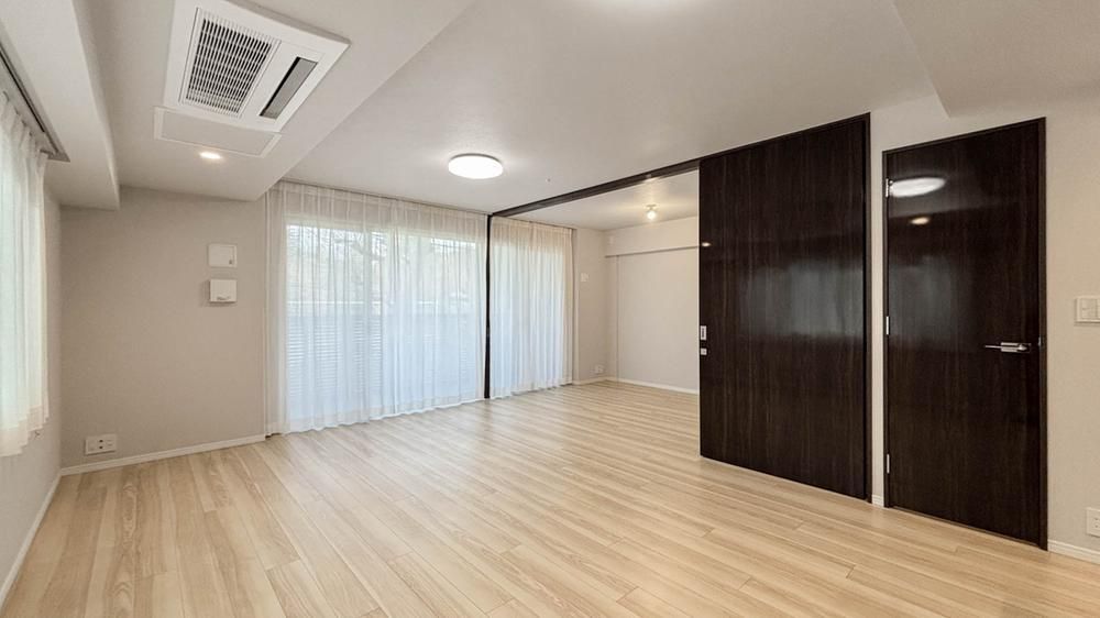 Garden Hills Yotsuya Geihinnomori 3LDK Apartment for Sale in Shinjuku - Thumbnail 3