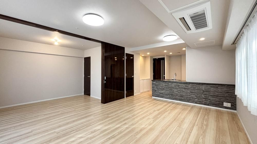 Garden Hills Yotsuya Geihinnomori 3LDK Apartment for Sale in Shinjuku - Thumbnail 2