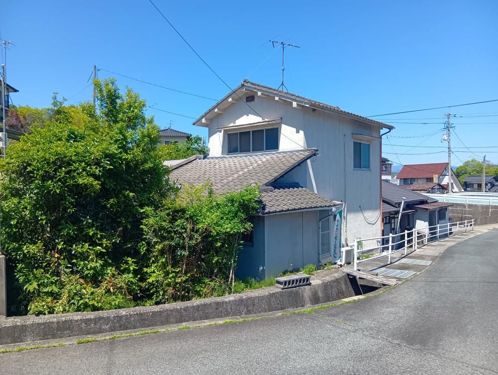 7DK House for Sale in Tsuyama, Okayama - 2.9 Million Yen - Thumbnail 2