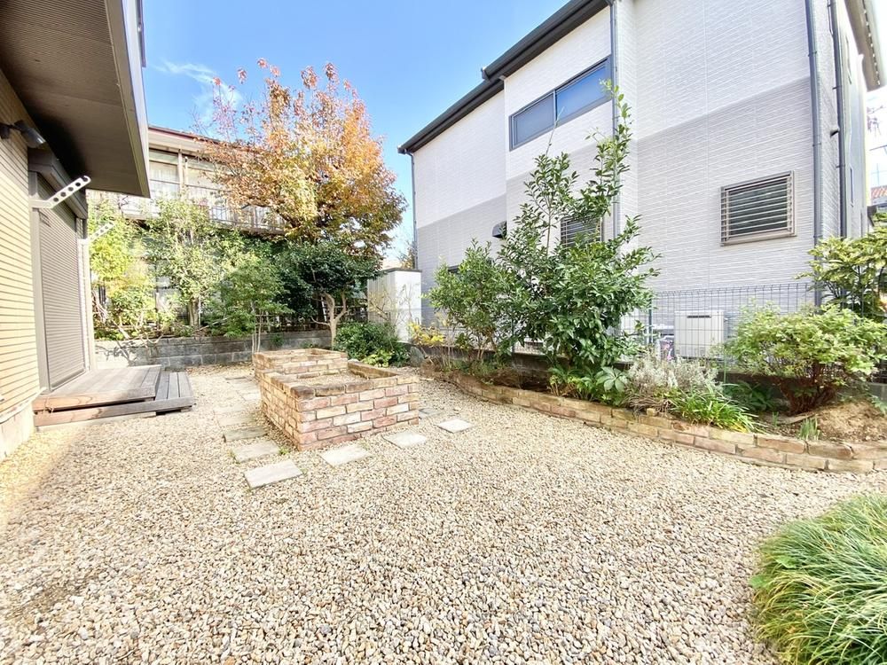 2000-Built 2LDK+S House in Quiet Hachioji Katakura - Thumbnail 2