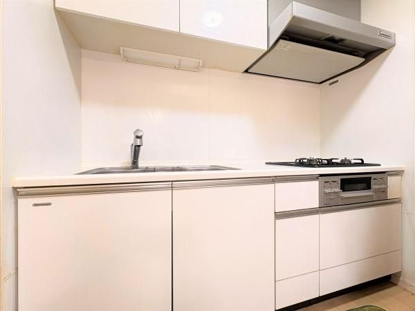 Renovated 2LDK Apartment with Private Garden in Totsuka, Yokohama - Thumbnail 4