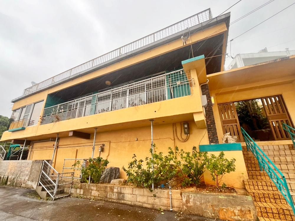 Hilltop 2LDK House with Ocean View in Ginowan, Okinawa - Thumbnail 3