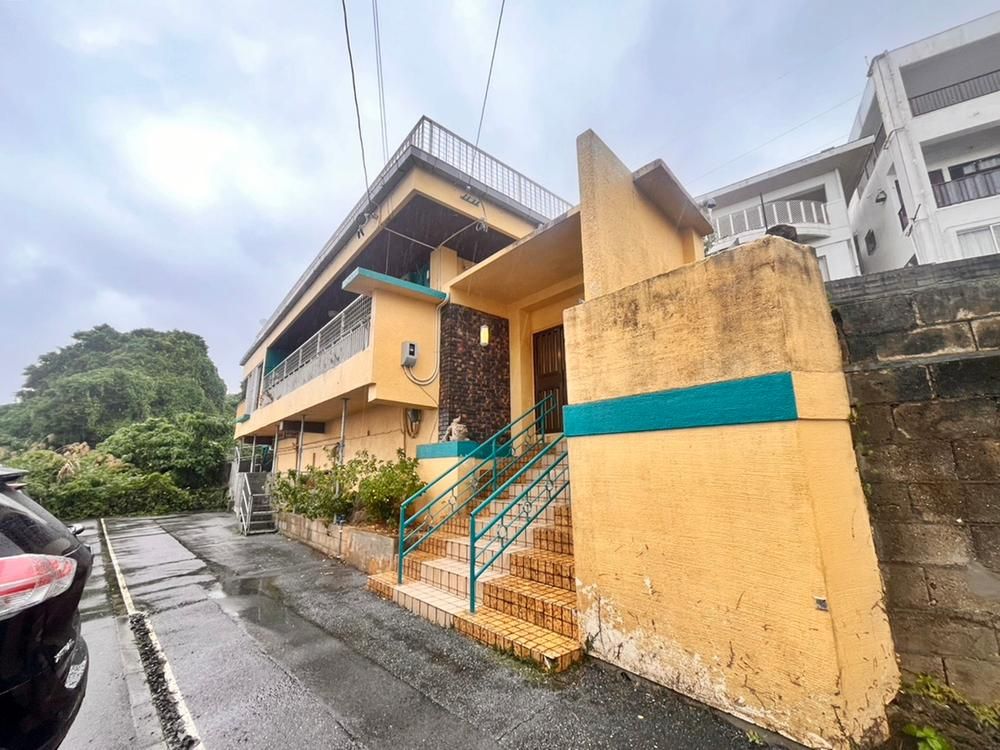 Hilltop 2LDK House with Ocean View in Ginowan, Okinawa - Thumbnail 4
