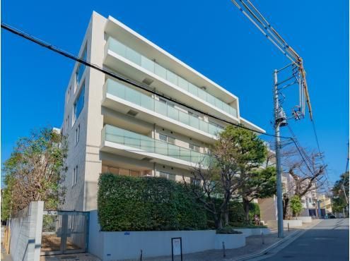 2LDK Apartment for Sale in Jingumae, Shibuya, Tokyo - Thumbnail 2