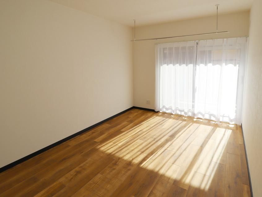 Renovated 2LDK Apartment in Yokohama Sakae Ward for Sale - Thumbnail 4