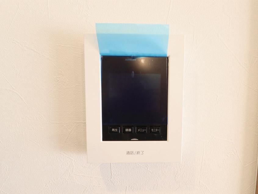 Renovated 2LDK Apartment in Yokohama Sakae Ward for Sale - Thumbnail 2