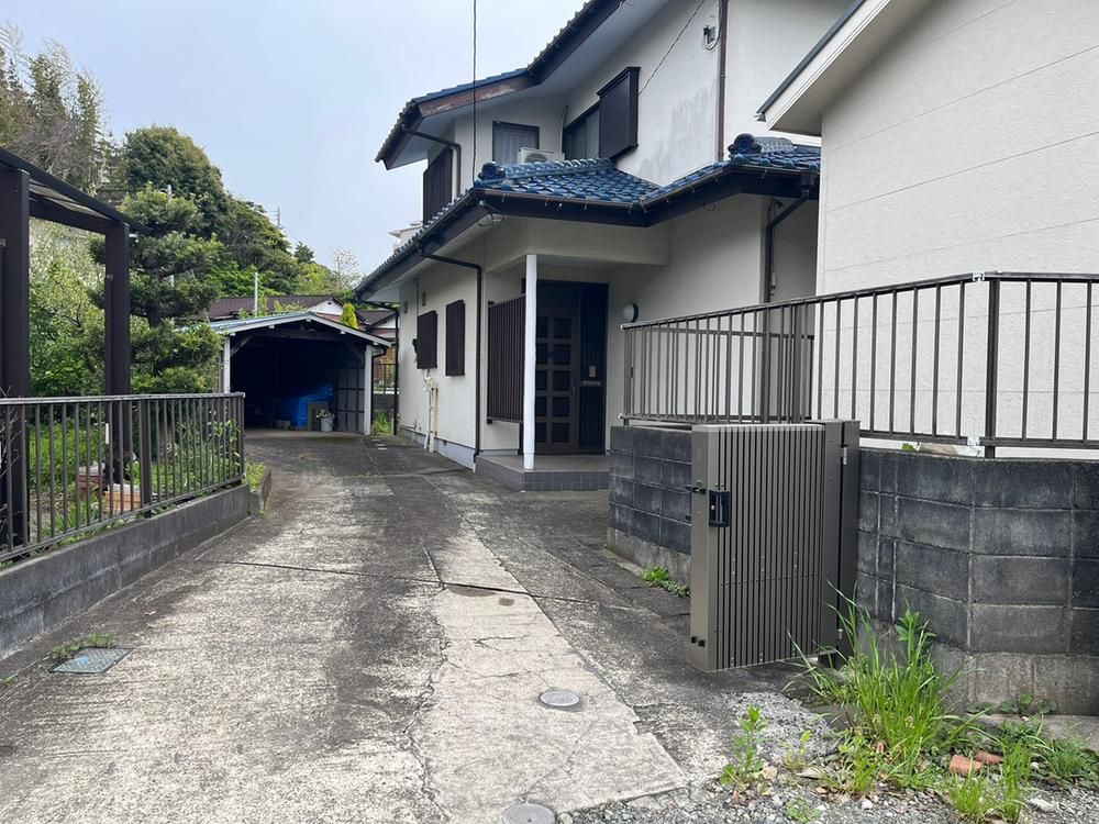 4LDK House for Sale in Kamakura with Large Garden - Thumbnail 2