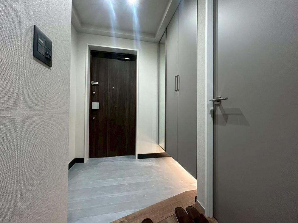 2LDK Apartment for Sale in Tennoji Ward, Osaka 72.43m² - Thumbnail 2