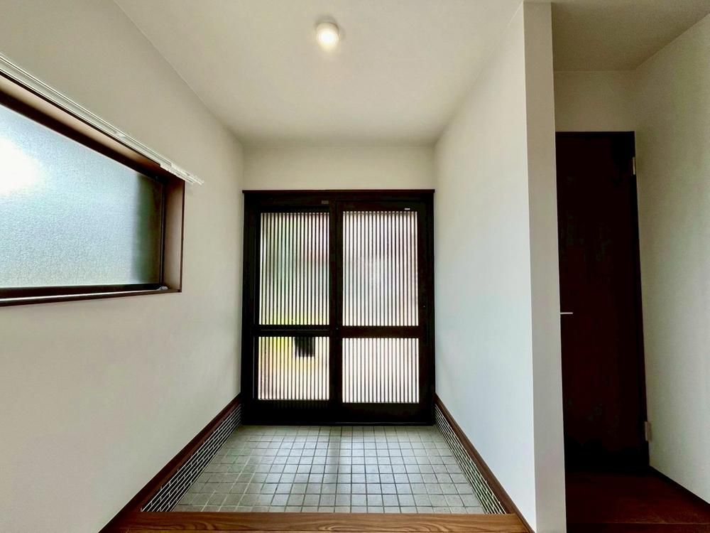 Renovated 3LDK+S House with 4-Car Parking in Ube, Yamaguchi - Thumbnail 2