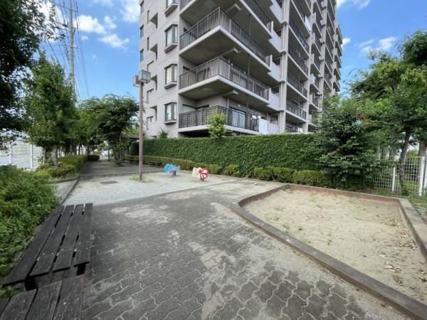 4LDK Apartment for Sale in Kashiwa, Chiba - 101m² - Thumbnail 2