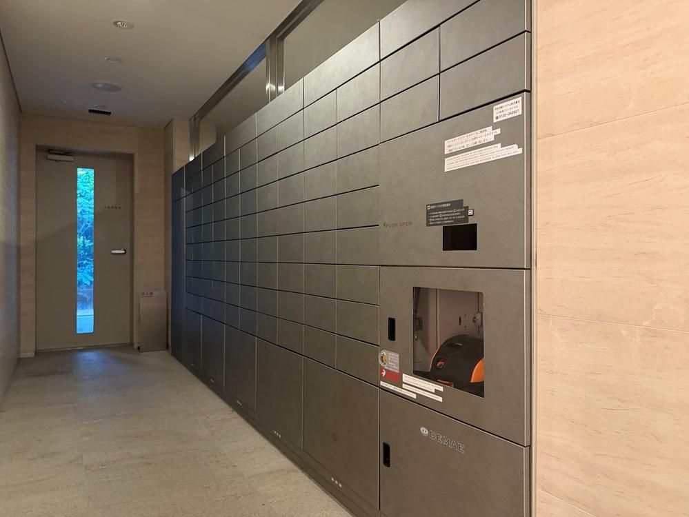 1LDK Apartment for Sale in Akasaka, Minato-ku, Tokyo - Thumbnail 3