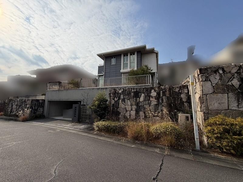 5LDK+S House for Sale in Takarazuka, Hyogo - 138M Yen - Thumbnail 2
