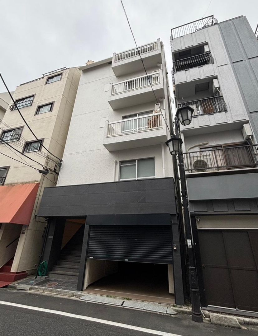 Spacious 8LDK House in Shinjuku, Tokyo for Sale - Thumbnail 2
