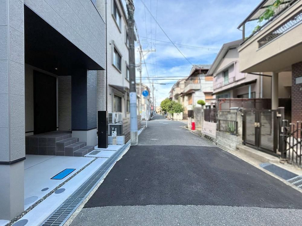 New 3-Storey House in Takatsuki, Osaka - 79.61 sqm - Image 1
