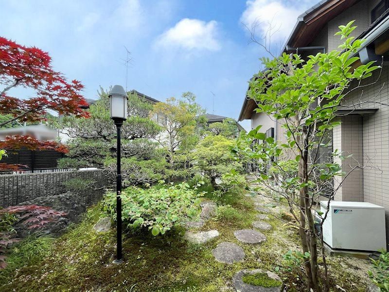 7-Bedroom House with Dual Gardens in Ritto, Shiga - Thumbnail 4