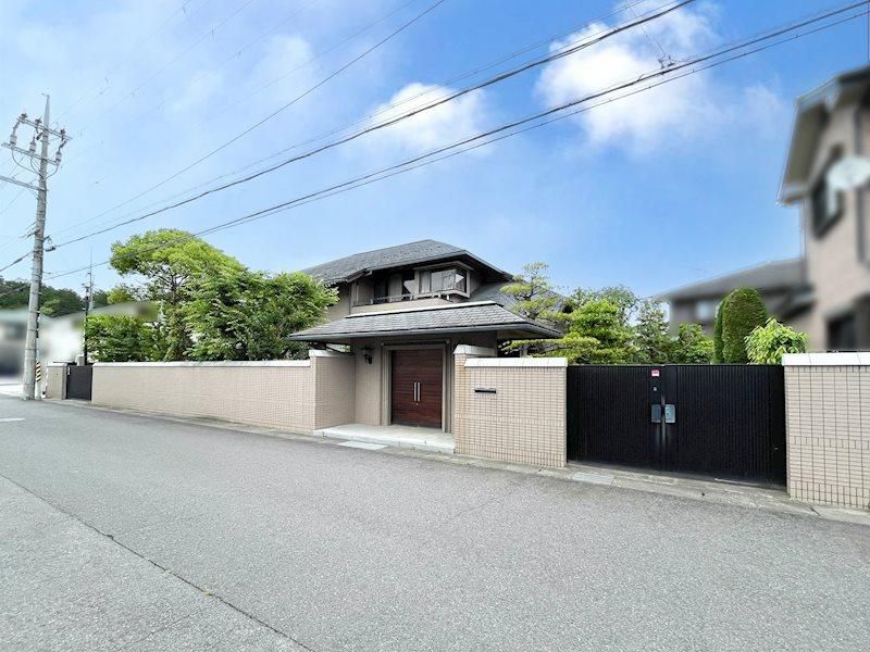 7-Bedroom House with Dual Gardens in Ritto, Shiga - Thumbnail 3