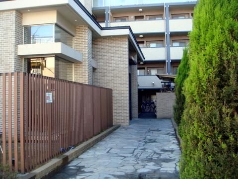 2LDK Apartment for Sale in Takatsu-ku, Kawasaki City - Thumbnail 2
