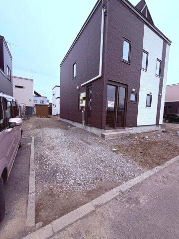 4LDK House with Solar Panels in Ishikari, Hokkaido - Thumbnail 3