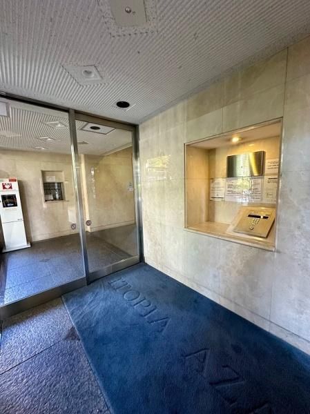 2LDK South-Facing Apartment in Minami-Azabu, Minato-ku, Tokyo - Thumbnail 4