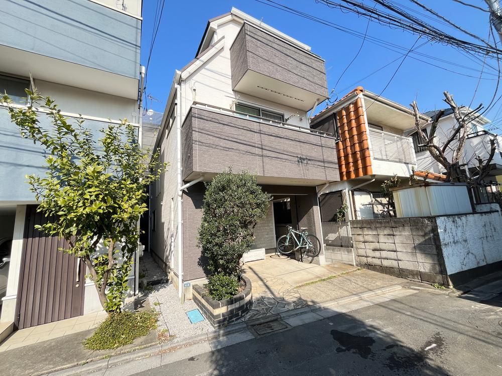 Spacious 1LDK+S House in Shibuya, Tokyo | 95.33m2 - Thumbnail 2