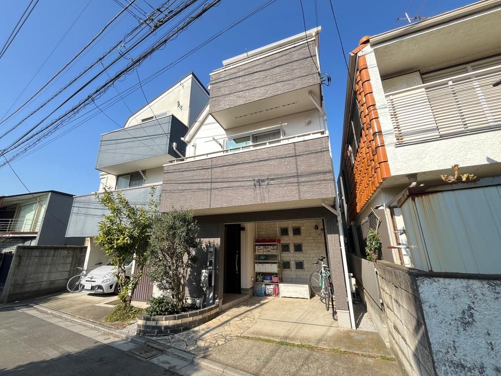Spacious 1LDK+S House in Shibuya, Tokyo | 95.33m2 - Thumbnail 3