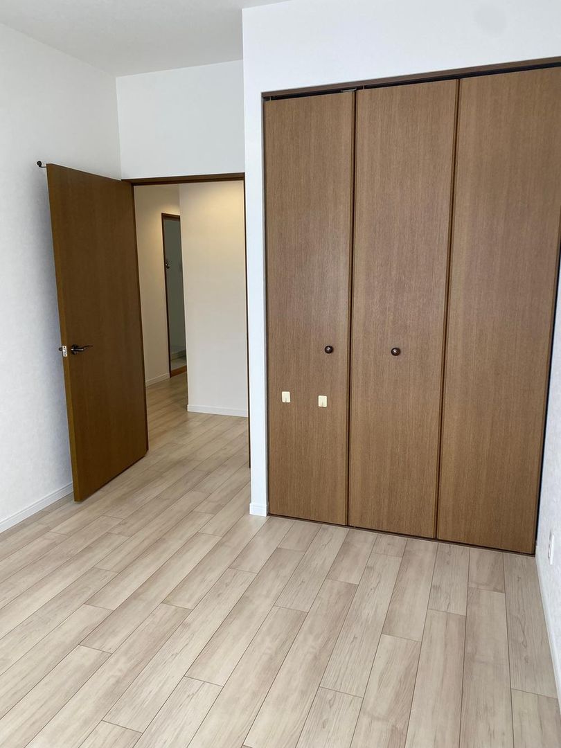 Renovated 4LDK Apartment Near JR Ebetsu Station, Hokkaido - Thumbnail 2