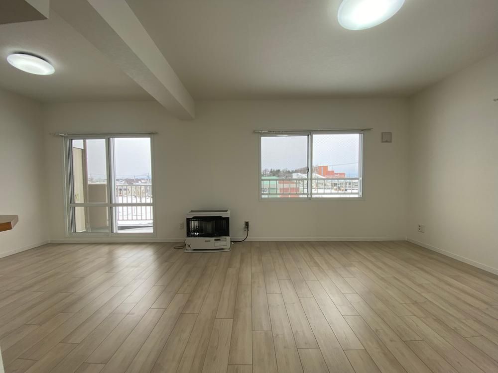 Renovated 4LDK Apartment Near JR Ebetsu Station, Hokkaido - Thumbnail 3