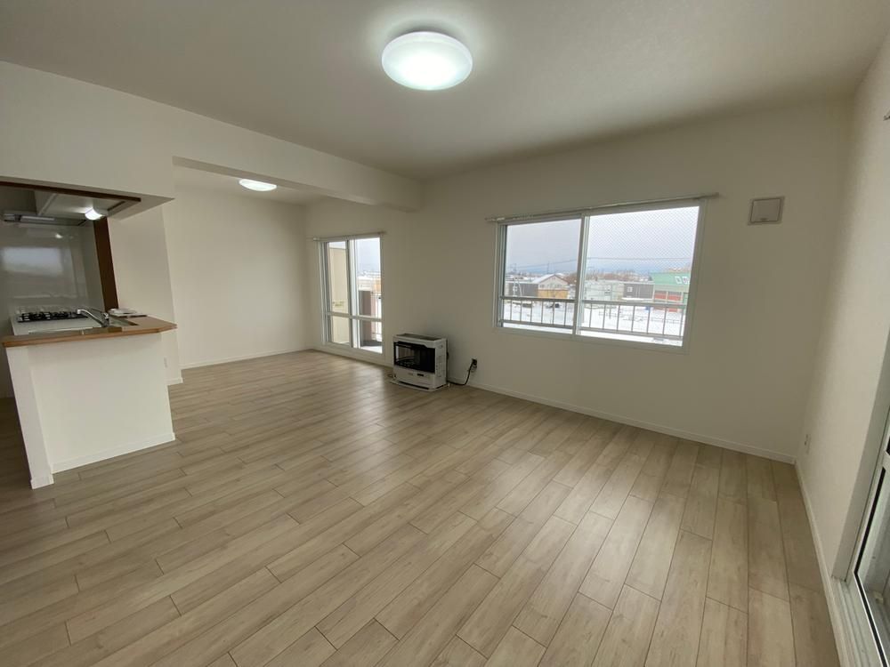 Renovated 4LDK Apartment Near JR Ebetsu Station, Hokkaido - Thumbnail 4
