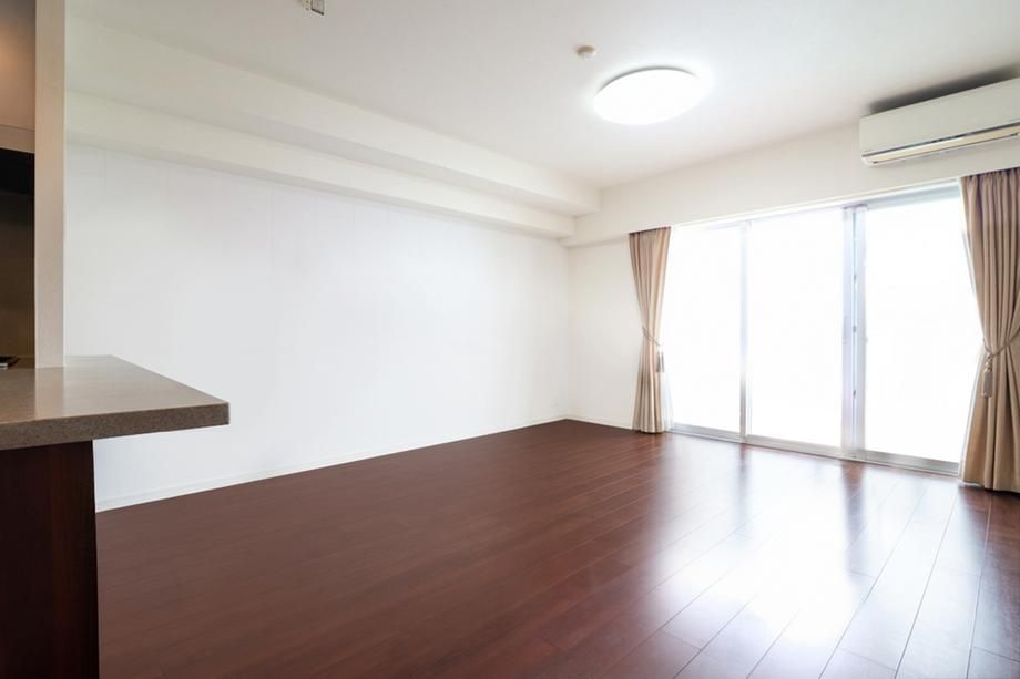 Ocean View 1LDK Apartment in Chatan, Okinawa 61.45m² - Thumbnail 3