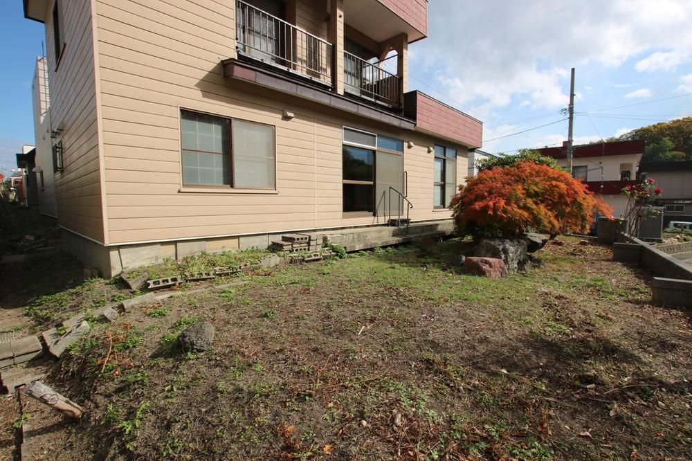 Newly Renovated 4LDK House in Minami-ku, Sapporo for 8.9 Million Yen - Thumbnail 2