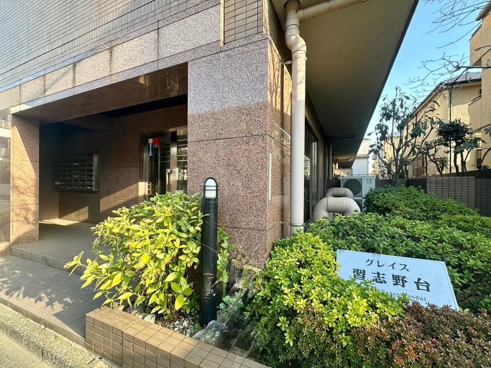 Spacious 2LDK Corner Apartment in Funabashi, Chiba - Thumbnail 4