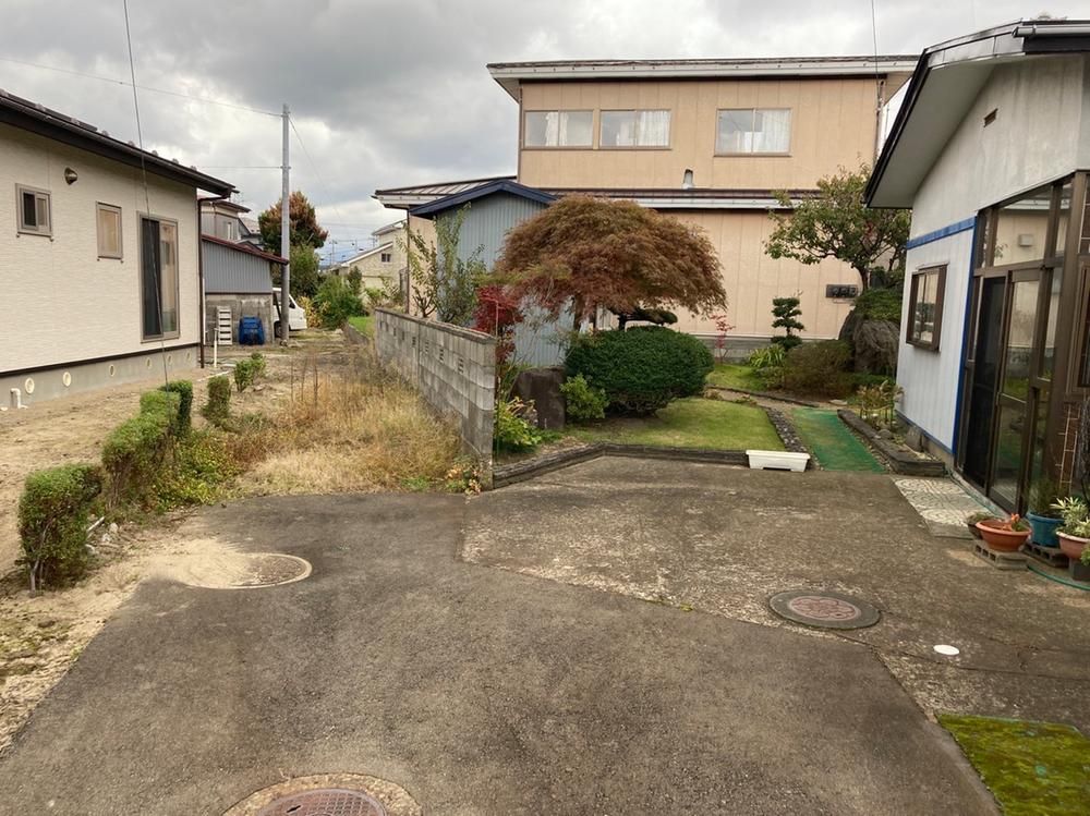 6K House for Sale in Akita City with 419 sqm Land - Thumbnail 4