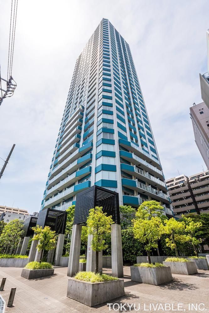 3LDK Apartment for Sale in Nishi-Shinjuku, Tokyo - 97.88 sqm - Thumbnail 2