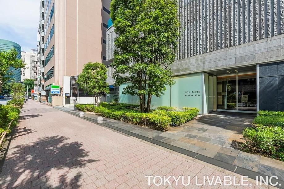 3LDK Apartment for Sale in Nishi-Shinjuku, Tokyo - 97.88 sqm - Thumbnail 4