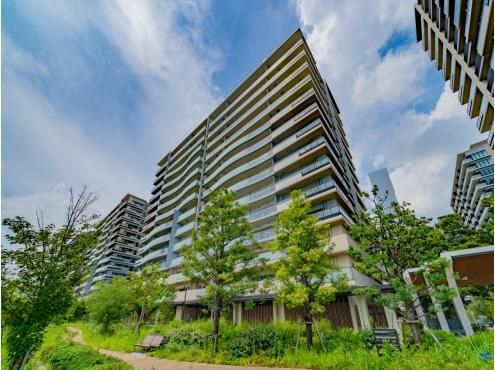 4LDK Apartment for Sale in Harumi, Chuo Ward, Tokyo - 107m2 - Thumbnail 2