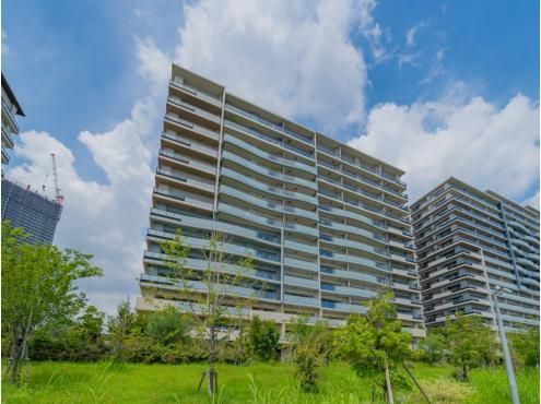 4LDK Apartment for Sale in Harumi, Chuo Ward, Tokyo - 107m2 - Thumbnail 3