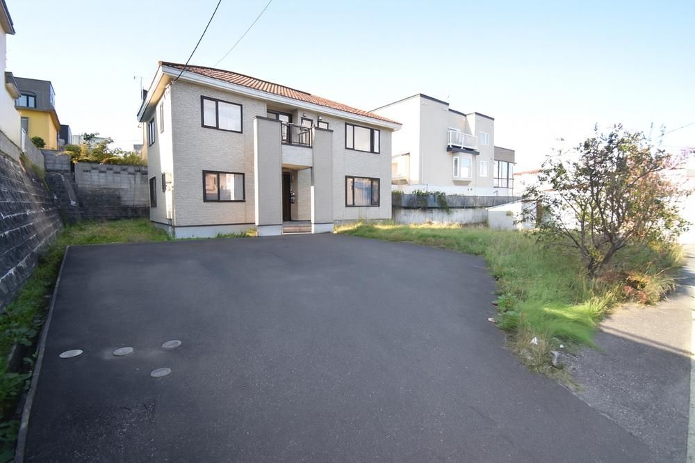4LDK House for Sale in Minami-ku, Sapporo - 159.82m2 - Thumbnail 2