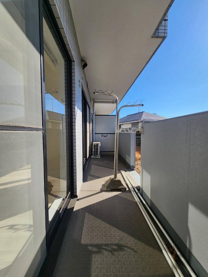 Renovated 2LDK Apartment in Ebina, Kanagawa - 72m2 - Thumbnail 2
