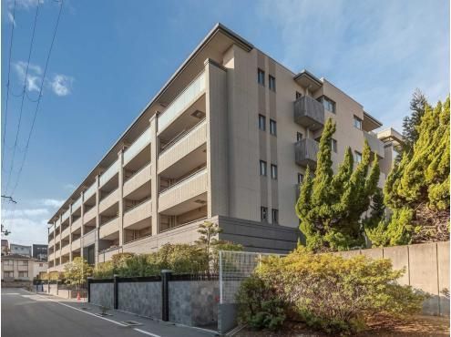 2LDK Top-Floor Apartment in Hirakata, Osaka for Sale - Thumbnail 2