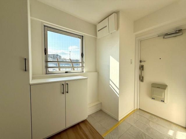 Renovated 2LDK Apartment for Sale in Totsuka-ku, Yokohama - Thumbnail 2