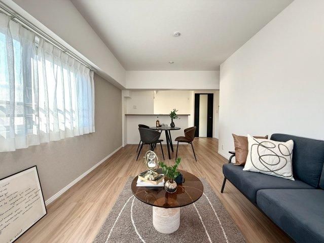 Renovated 2LDK Apartment for Sale in Totsuka-ku, Yokohama - Thumbnail 4