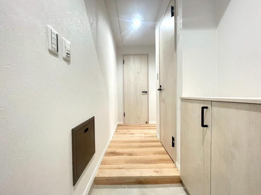 Renovated 2LDK Apartment Near Ebina Station - Image 1