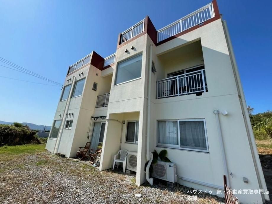 Ocean View House for Sale on Kouri Island, Okinawa - Thumbnail 2