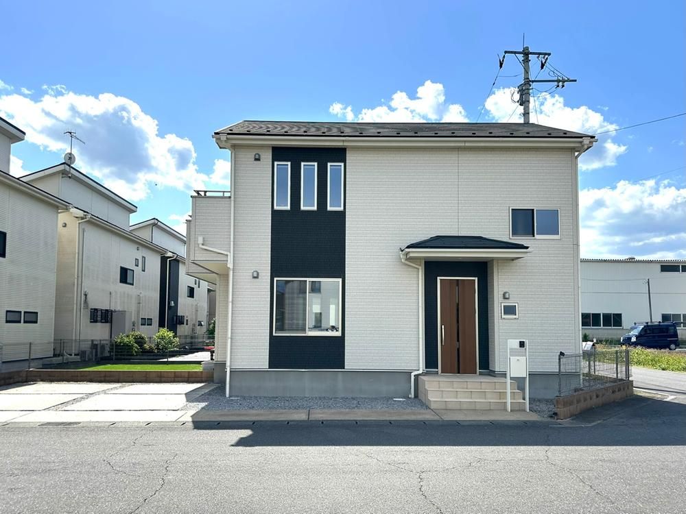 4LDK Corner Lot House for Sale in Tochigi City, 106.82 sqm - Thumbnail 2