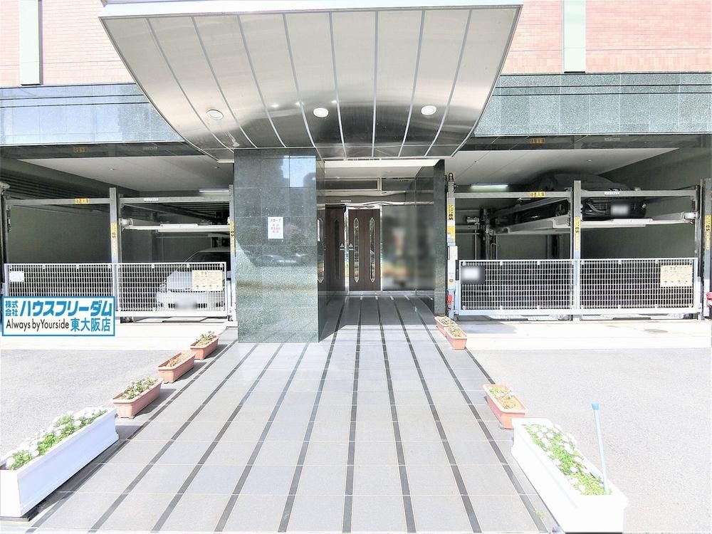 2LDK Apartment for Sale in Higashi-Osaka, Top Floor - Thumbnail 4