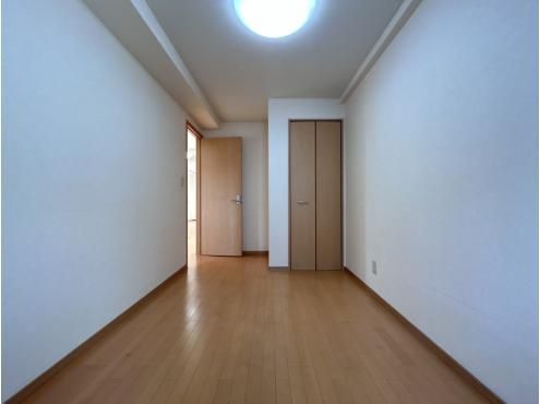 2LDK Apartment for Sale in Minami-ku, Saitama City - 54.54m2 - Thumbnail 4