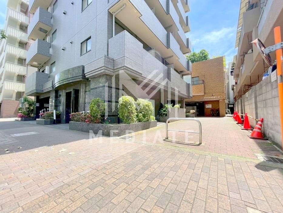 Renovated 2LDK Apartment for Sale in Ota-ku, Tokyo - Thumbnail 2